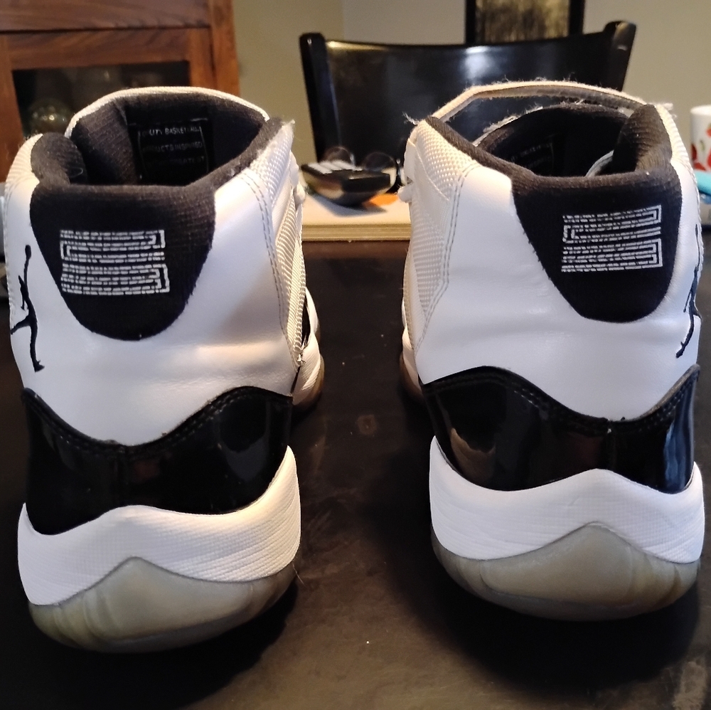 Jordan Retro High Tops - Picture 11 of 12